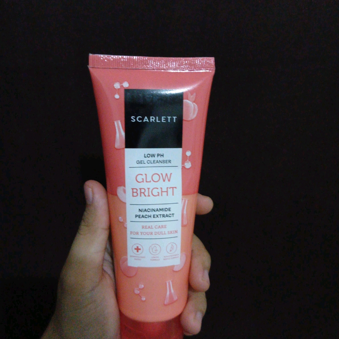 Low pH Glow Bright Gel Cleanser imgfdn-08895127-b725-49a9-b758-847e2947b544