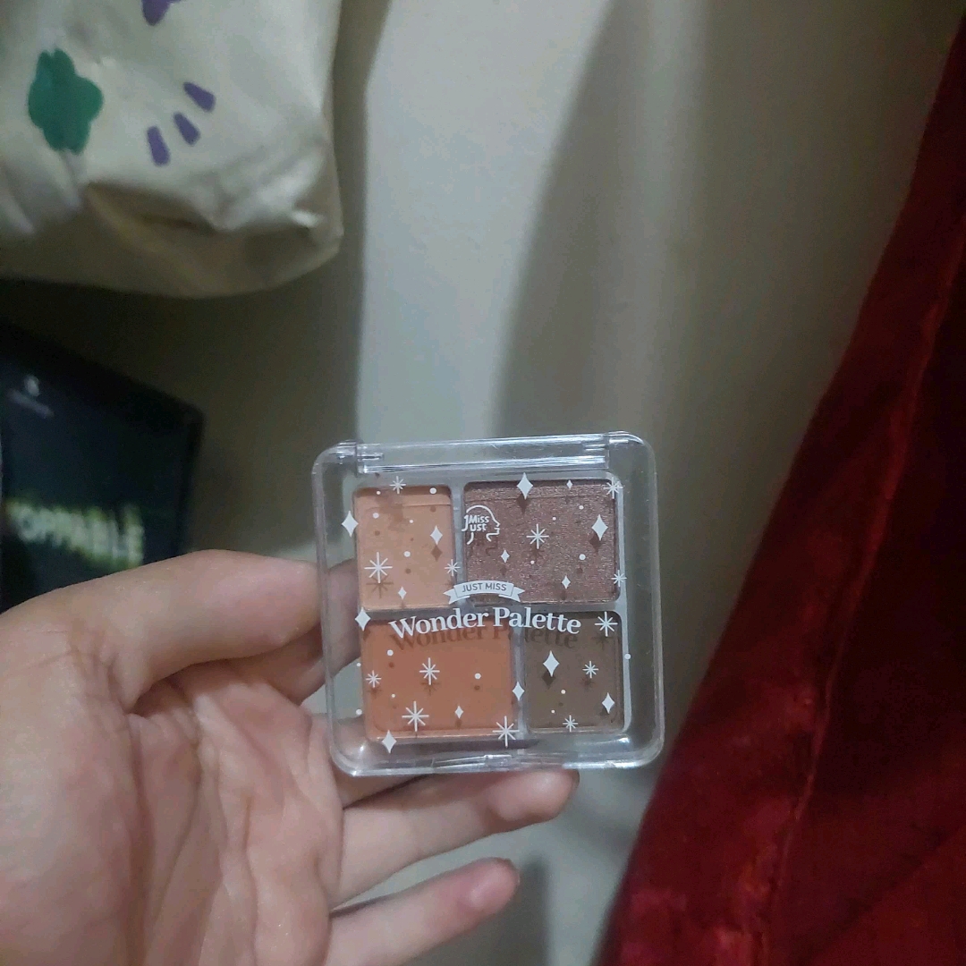 Wonder Palette Eye Shadow - 06 Fly Me To The Moon imgfdn-67a0b7c5-ba8e-47c9-bf0d-233186ab782e