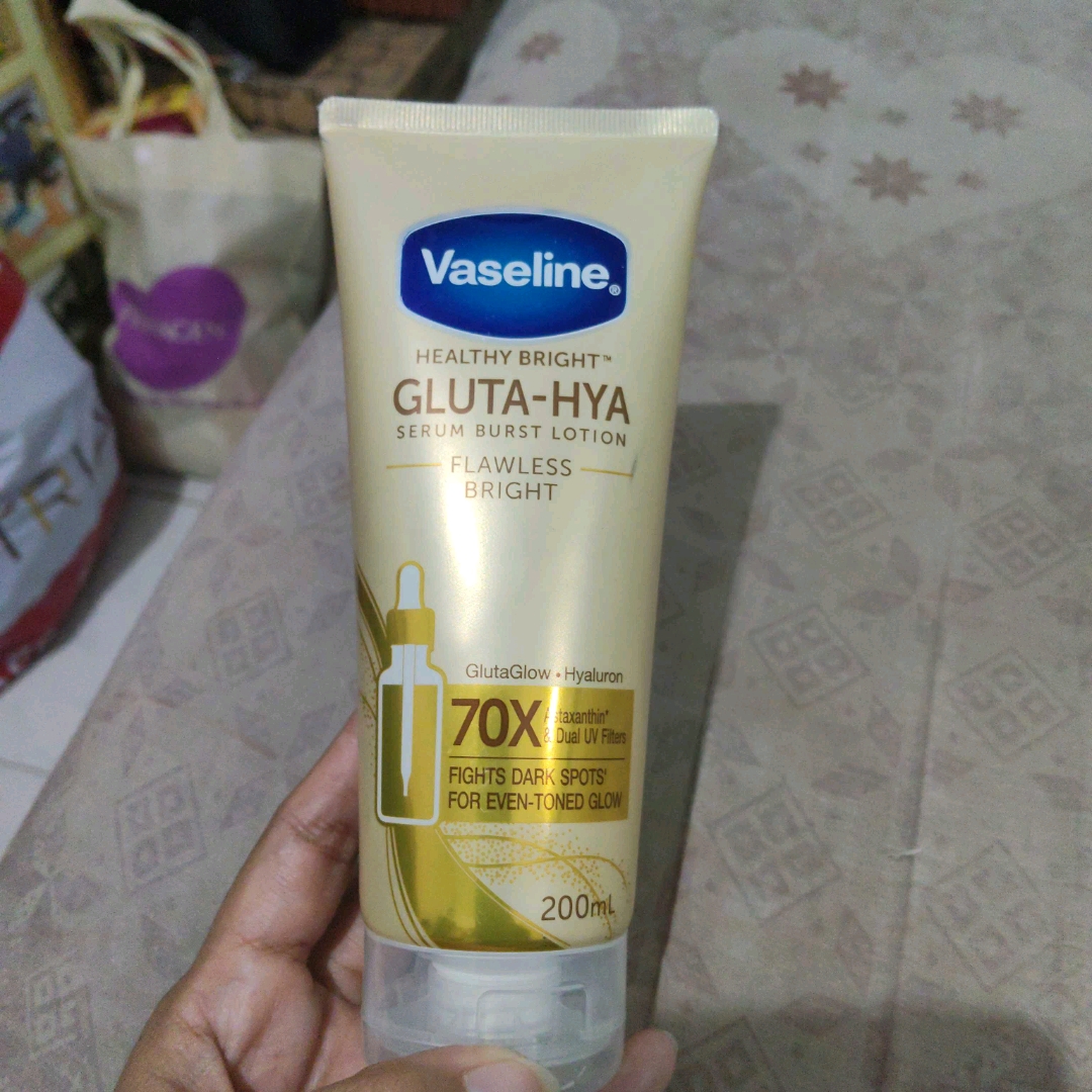 Healthy Bright Gluta-Hya Serum Burst Lotion - Flawless Bright imgfdn-9f8feaa0-2cab-4af6-84e7-af769676bfec