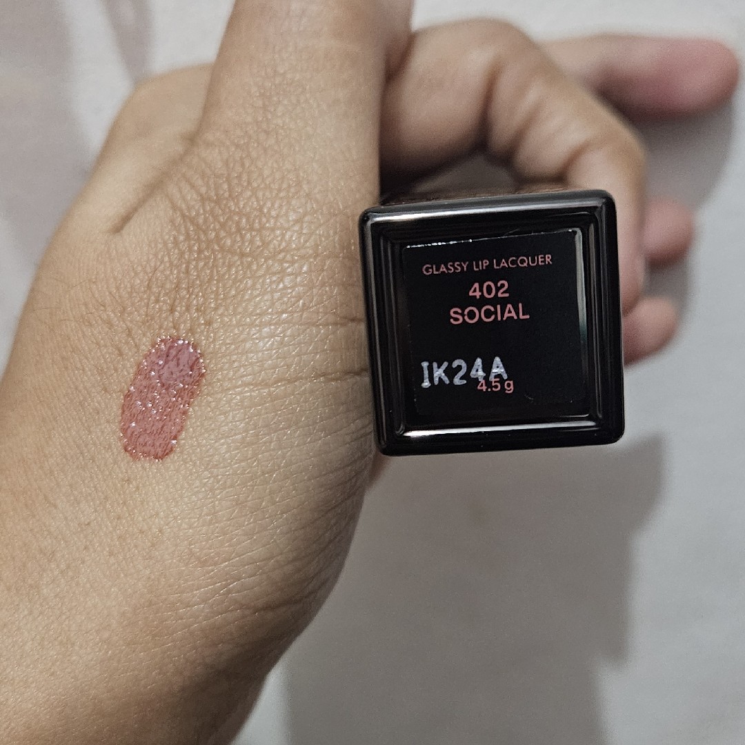 Glassy Lip Lacquer X Hian Tjen - 402 Social imgfdn-8dbd9d79-b555-4dd7-a934-f727d5ed9446