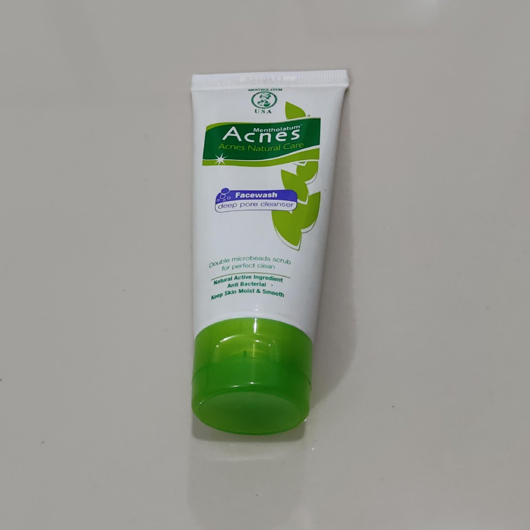 Natural Care Deep Pore Cleanser Facewash imgfdn-6b3f0cf8-ab98-4e2c-9bab-3fe9f1286409