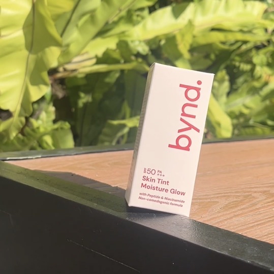 Skin Tint Moisture Glow SPF 50 PA+++ - 03 Medium Beige imgfdn-183c851b-4b0b-4b90-b167-55acdc53aa37