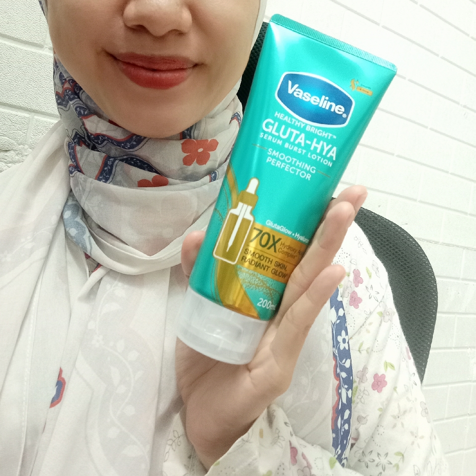 Healthy Bright Gluta-Hya Serum Burst Lotion - Smoothing Perfector imgfdn-917275bd-a066-4546-9c26-b5a23abf4cbe