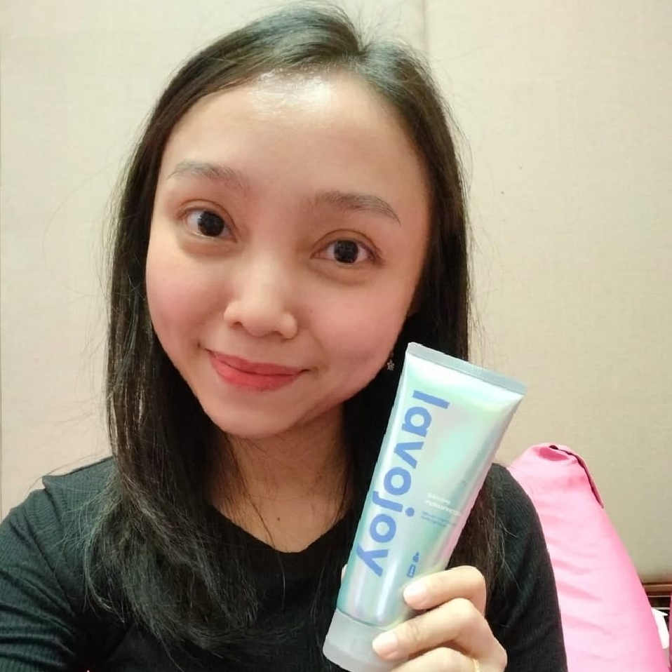 Let It Glow 10% Niacinamide Sunscreen Serum Gel SPF 50+ PA++++ Pear Frost & Freesia imgfdn-a2898c51-5545-46fe-accf-fc797b1395b4