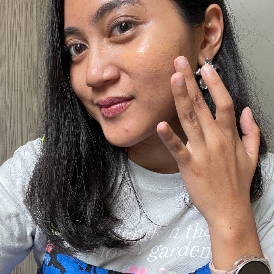 Rice+ Glass AI Skin Tint Fluid Sunscreen With Broad Spectrum - AI-04 imgfdn-b3107c5a-4467-468c-a8a6-985cb9e146e3