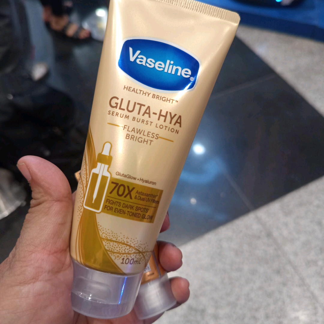 Healthy Bright Gluta-Hya Serum Burst Lotion - Dewy Radiance imgfdn-b8257857-02ce-400a-bebb-f573238c704e