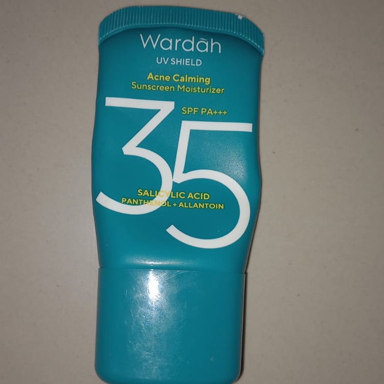 UV Shield Acne Calming Sunscreen Serum SPF 50 PA++++ imgfdn-f26b66f2-baba-4bcf-9462-4bc137ac75ba