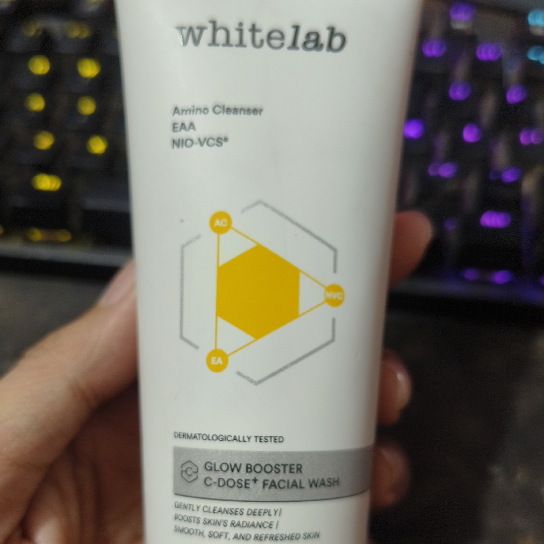 Glow Booster C-Dose+ Facial Wash imgfdn-28944b19-52ce-428e-968d-c2f86f2f36ff