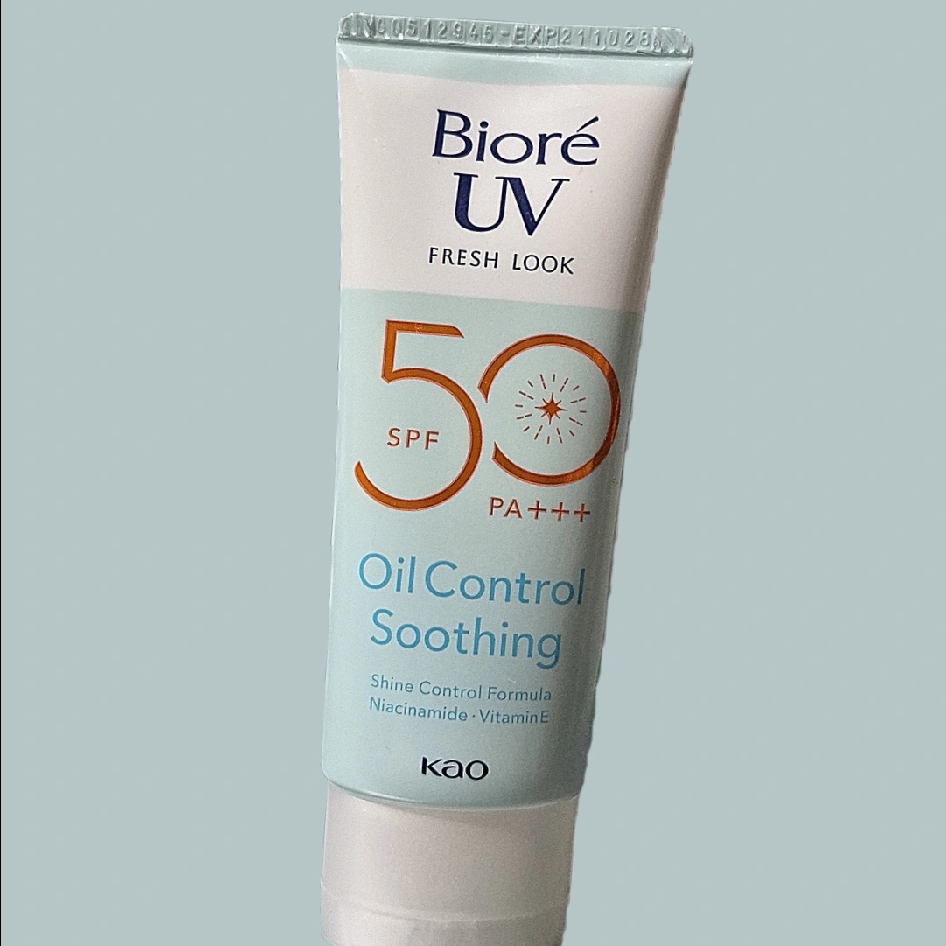 UV Fresh Look Oil Control Soothing SPF50 imgfdn-3f211764-4a0d-4679-bd2e-ce78433db8db
