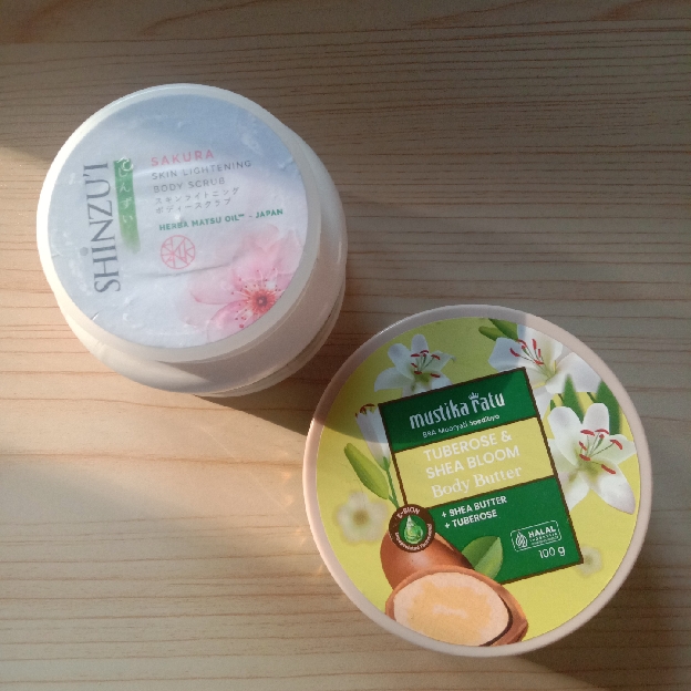 Skin Lightening Body Scrub - Sakura imgfdn-ac701e4e-8ae1-4dae-8f57-22e9145b8258