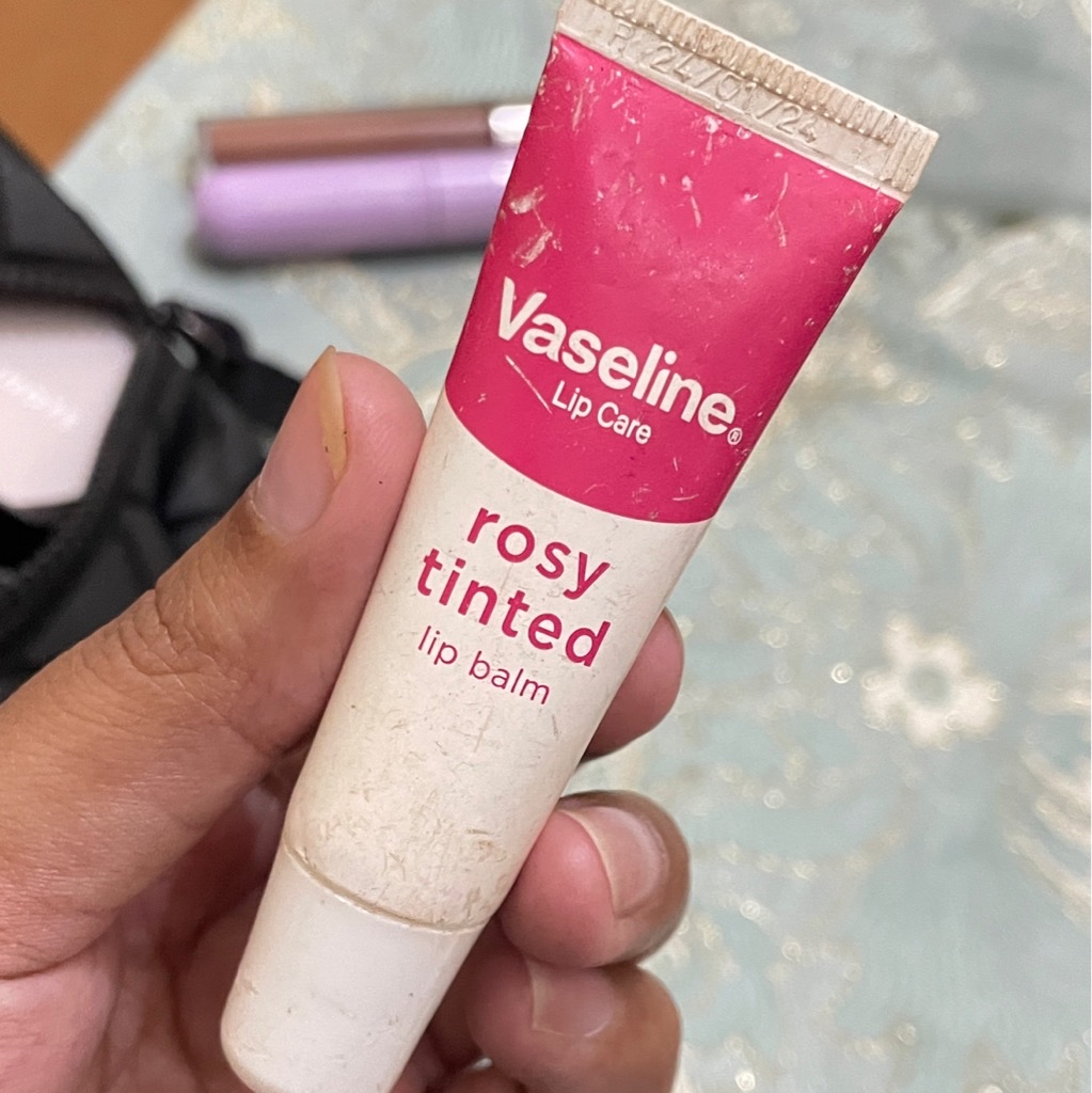 Lip Therapy Tube - Rosy Tinted imgfdn-f4a0fcfc-6477-4a0e-b6d7-c07253b0bc76
