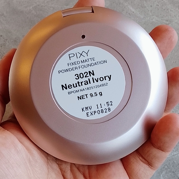 Fixed Matte Powder Foundation - 302N Neutral Ivory imgfdn-fc907d1e-3a27-431f-a12f-bedc4dfc667c