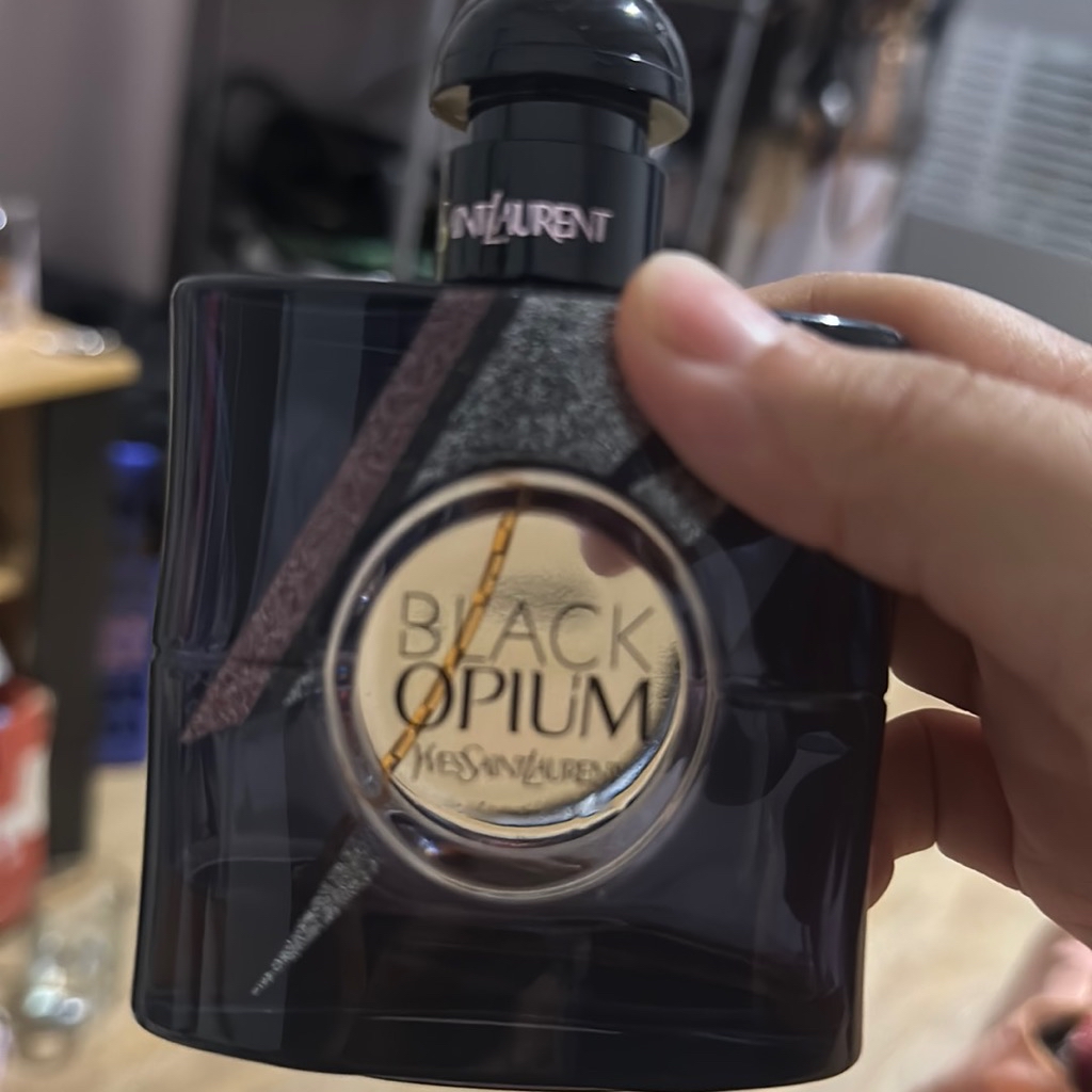 Black Opium Eau de Parfum imgfdn-39317b95-d41c-4937-8658-9768f58c72aa