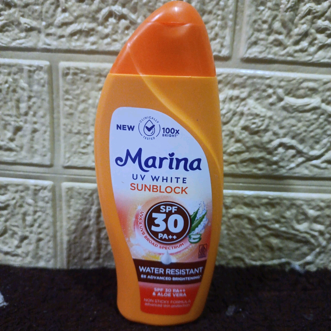 UV White Sunblock SPF 30 imgfdn-608478c9-39f4-4b7c-8e7f-a99d5385f4ea