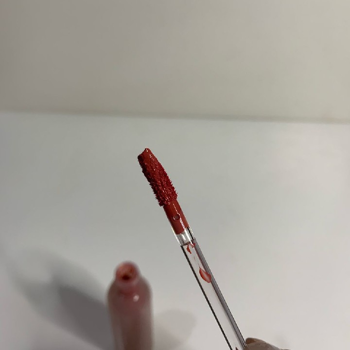 Hydraglow Lip Stain - Dear Luna imgfdn-cef66ec4-00dc-4fc2-a7b9-2e98b0f4065a