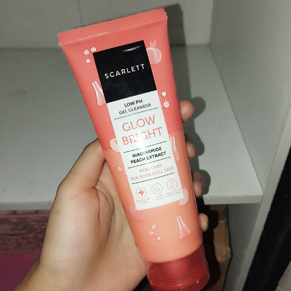 Low pH Glow Bright Gel Cleanser imgfdn-32b7f648-4000-4da1-a724-28dd98b343ed