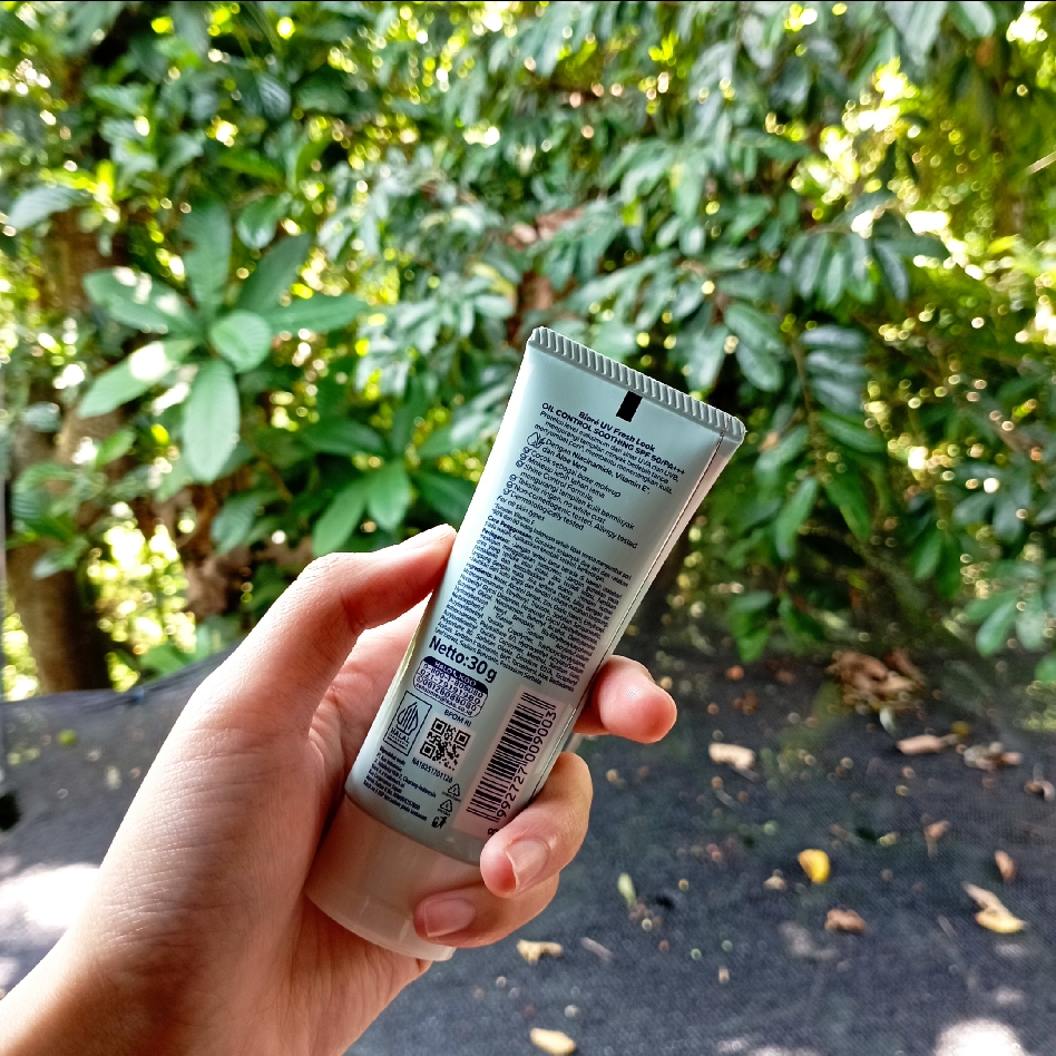 UV Fresh Look Oil Control Soothing SPF50 imgfdn-2bfe3659-e4ae-4660-89cb-8ab4301d00e3