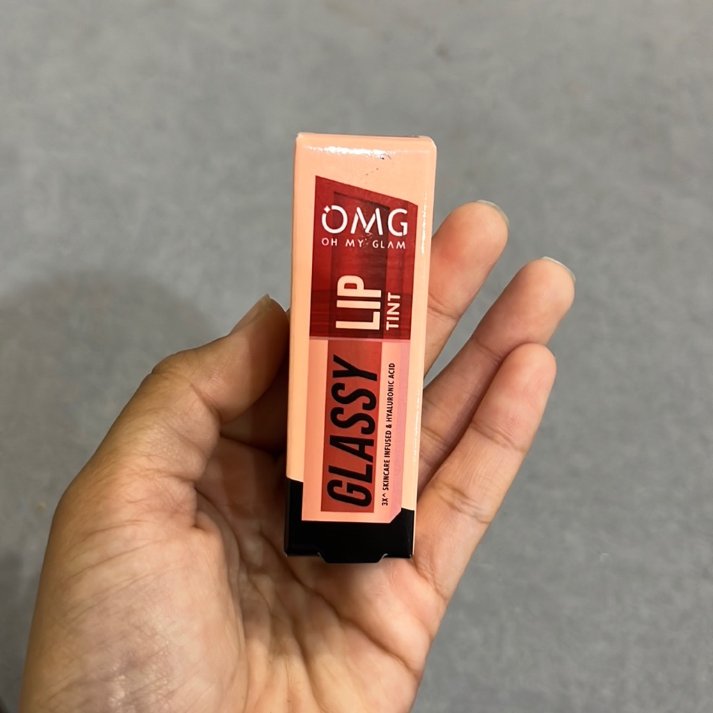 Glassy Lip Tint - 04 Burgundy imgfdn-f60655c7-d7cc-4a2b-8b91-39b15c5aa222