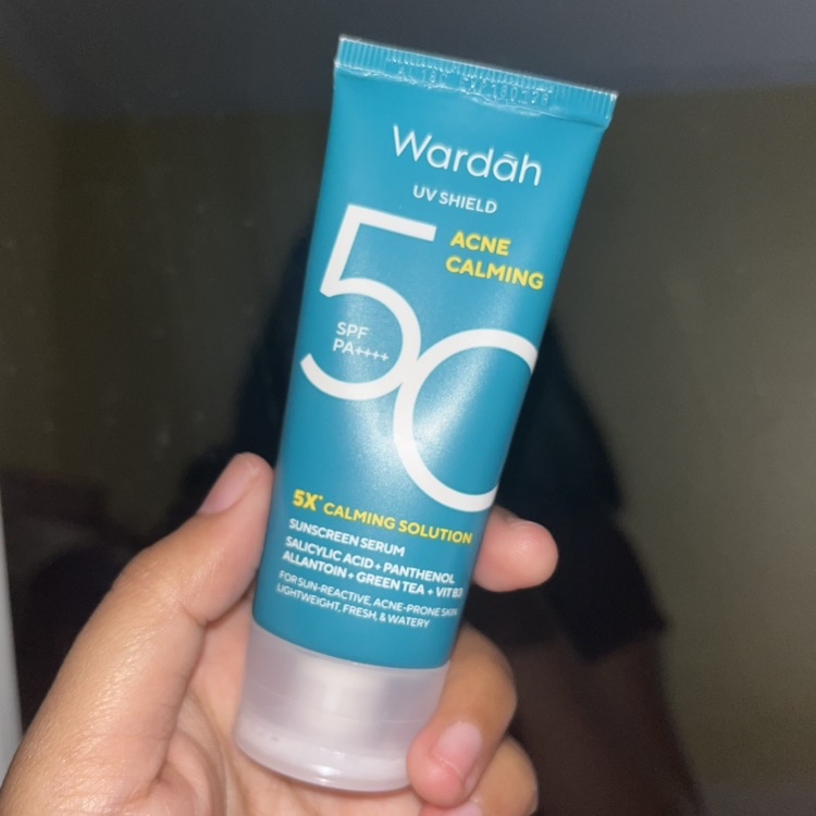 UV Shield Acne Calming Sunscreen Serum SPF 50 PA++++ imgfdn-4f52e28c-bcec-4054-b131-27e908adf1b5