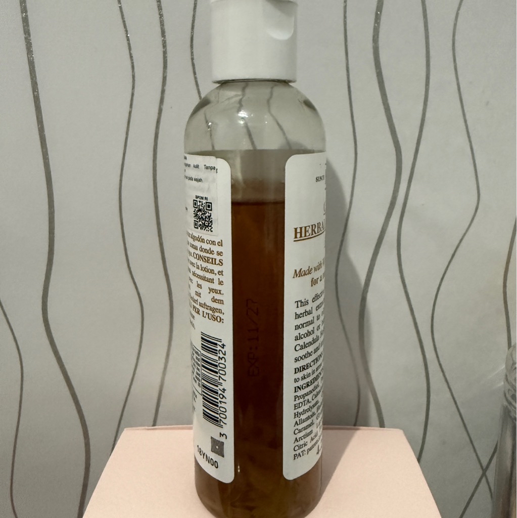 Calendula Herbal Extract Alcohol-Free Toner imgfdn-9fe4bf69-ef25-4b99-a0e1-8c636ca1da4f