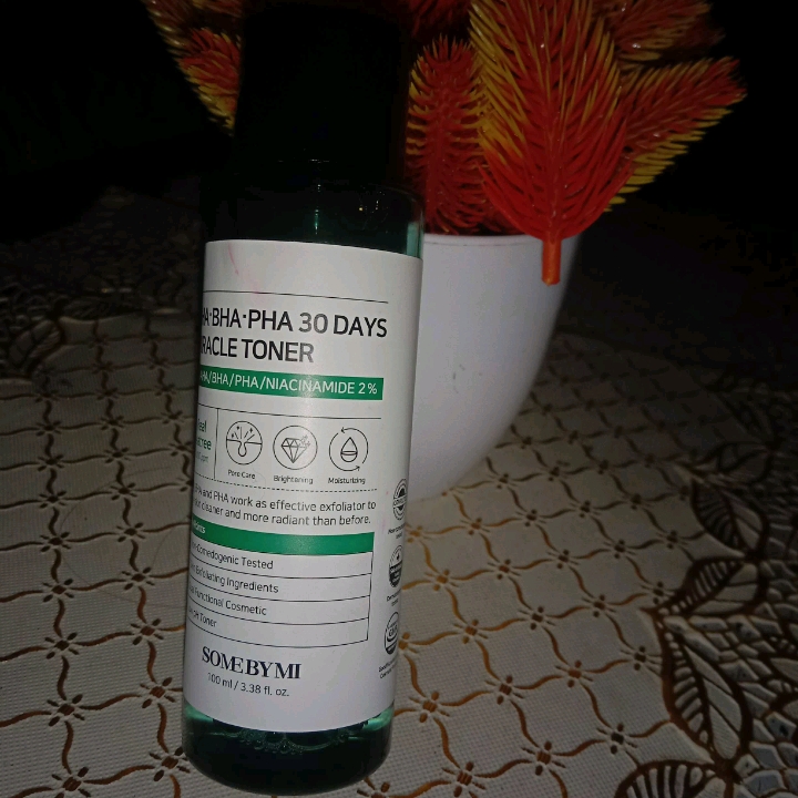 AHA BHA PHA 30 Days Miracle Toner imgfdn-bb472666-246c-4649-a5d5-53a8005adeda