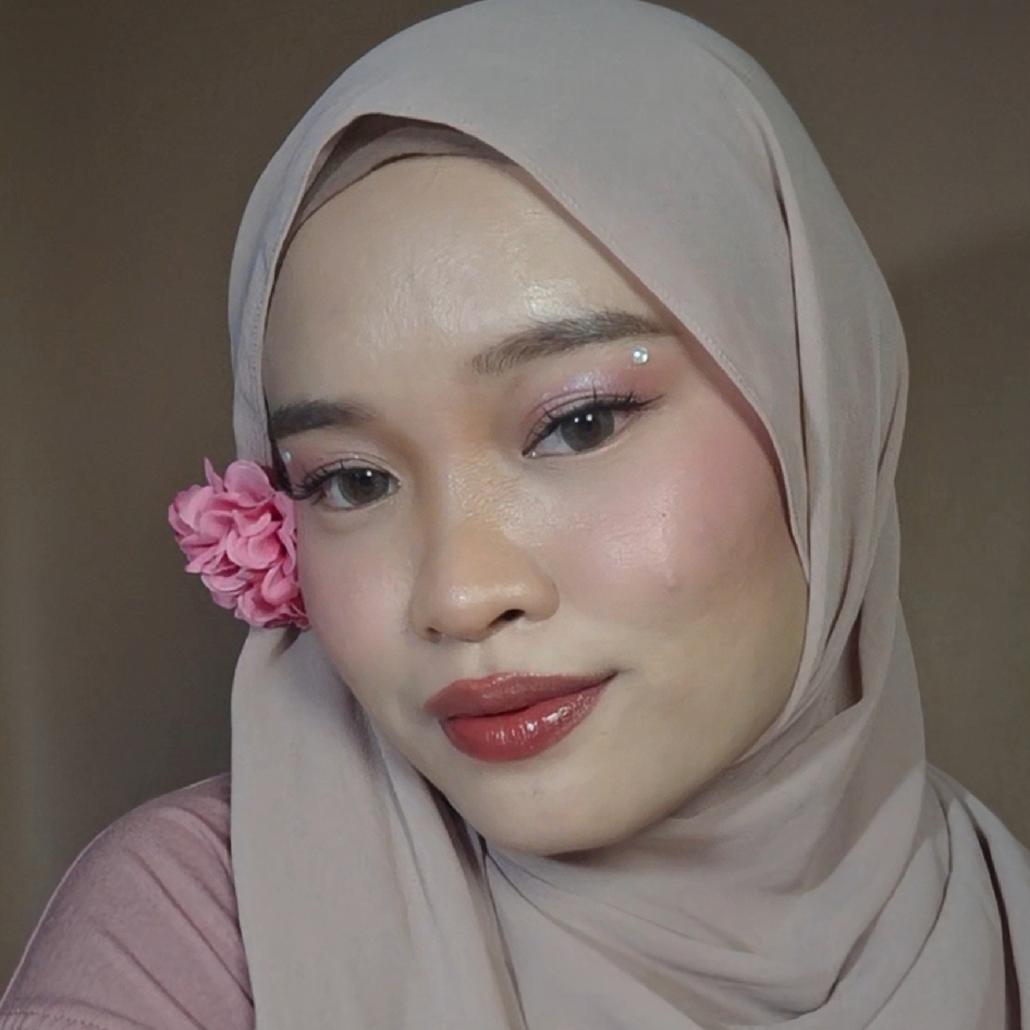 UV Lip Tint - Kiss & Tell imgfdn-4245cd6a-b942-491e-a13e-0ca67923fdef