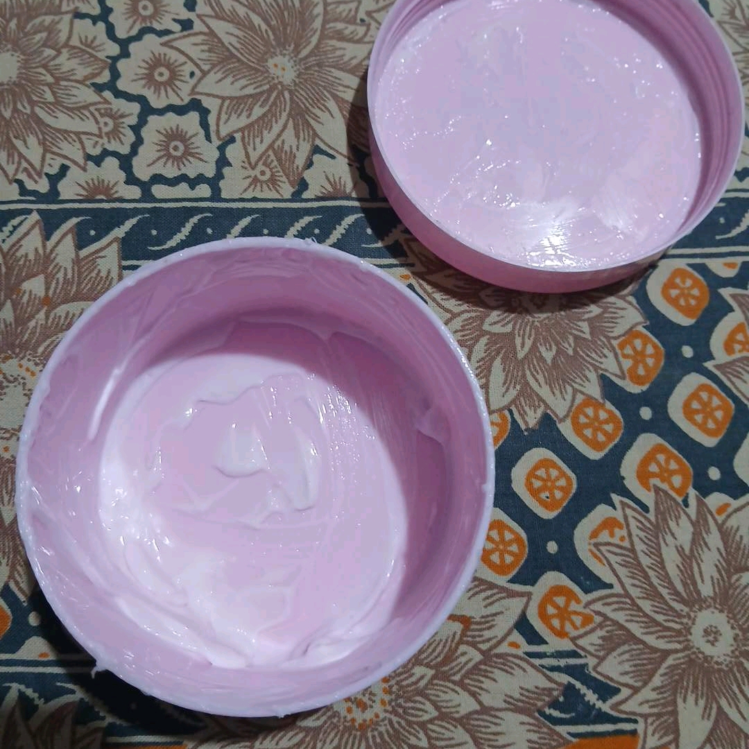 Body Butter - Rose imgfdn-53b39f80-c43d-4b0a-8d6b-e9867a2b0fbf