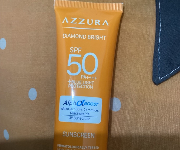 Diamond Bright Sunscreen SPF 50 PA ++++ imgfdn-b2e095ff-82d3-4a23-ae47-fe9dbbfbdf88