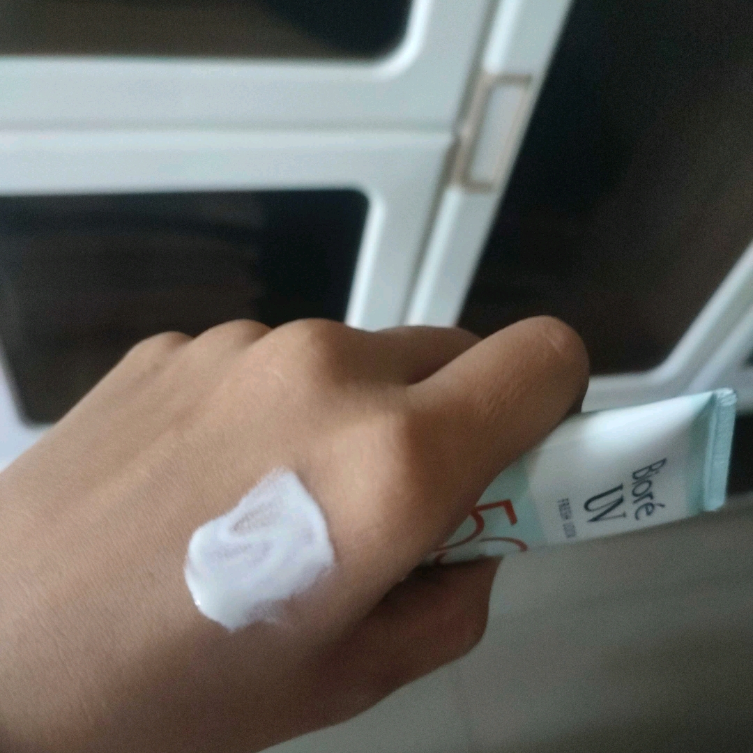 UV Fresh Look Oil Control Soothing SPF50 imgfdn-f67207e2-2b14-4f90-85c1-592d5ac5eac7