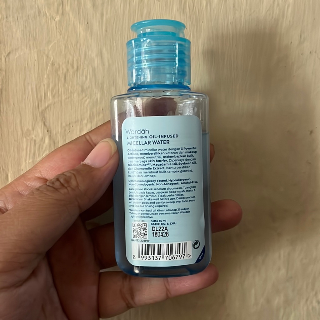 Lightening Oil-Infused Micellar Water imgfdn-c575f4f9-25bb-40e5-bc2e-12c751d9e54d