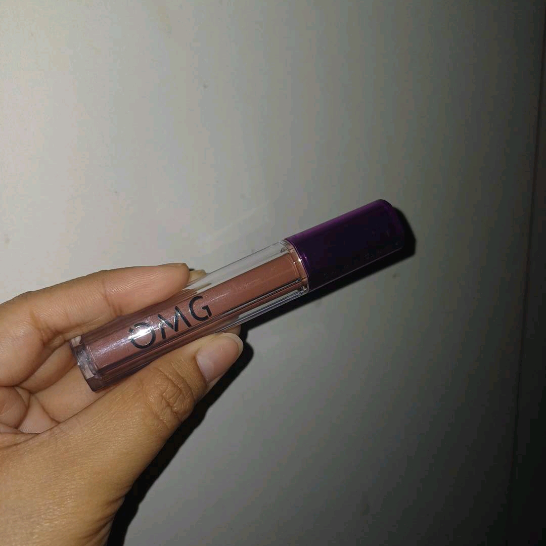 Oh My Glam Mattelast Lip Cream - 28 Cromboloni imgfdn-9e3f525d-7a90-4abc-b69a-bd846ae411fd