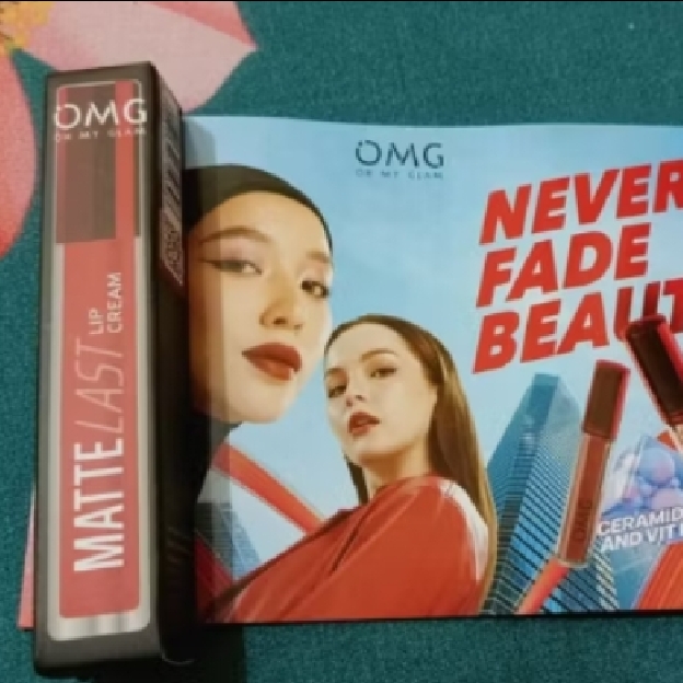 Oh My Glam Matte Kiss Lip Cream - 12 Scarlet imgfdn-e03f836e-4dbd-4e79-9711-e1e8fafcbe4a
