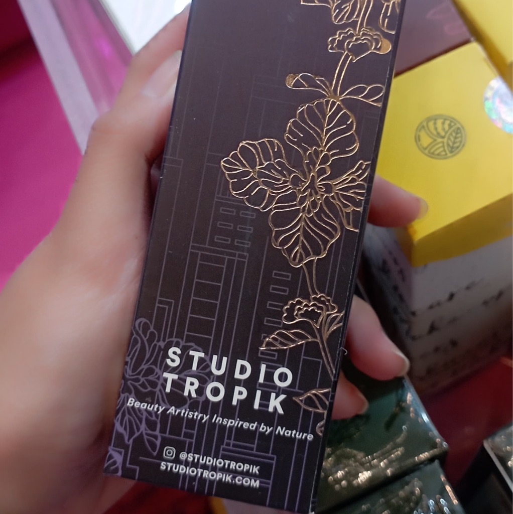 DreamSetter Glowy: Make-up Setting Spray with Pollution Protection imgfdn-117f9672-d7b9-4abc-a0a1-fe5e7c89559f