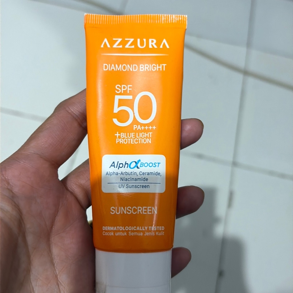 Diamond Bright Sunscreen SPF 50 PA ++++ imgfdn-368e202a-1d25-4100-b44b-e1661c29305c