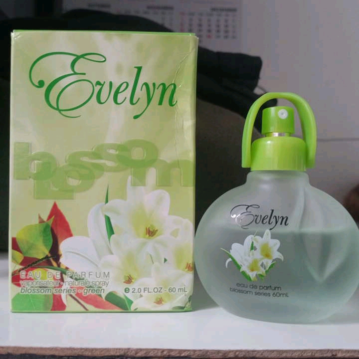 Blossom Parfum - Green imgfdn-a9d2f300-2053-4d4c-8732-7a43bd3e42c2