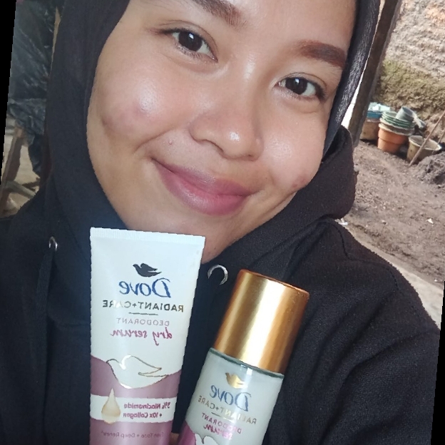 Radiant+Care Deodorant Serum Roll On  - 3% Niacinamide + 10x Collagen imgfdn-836687c9-99be-47dc-9814-014f9bf7913f