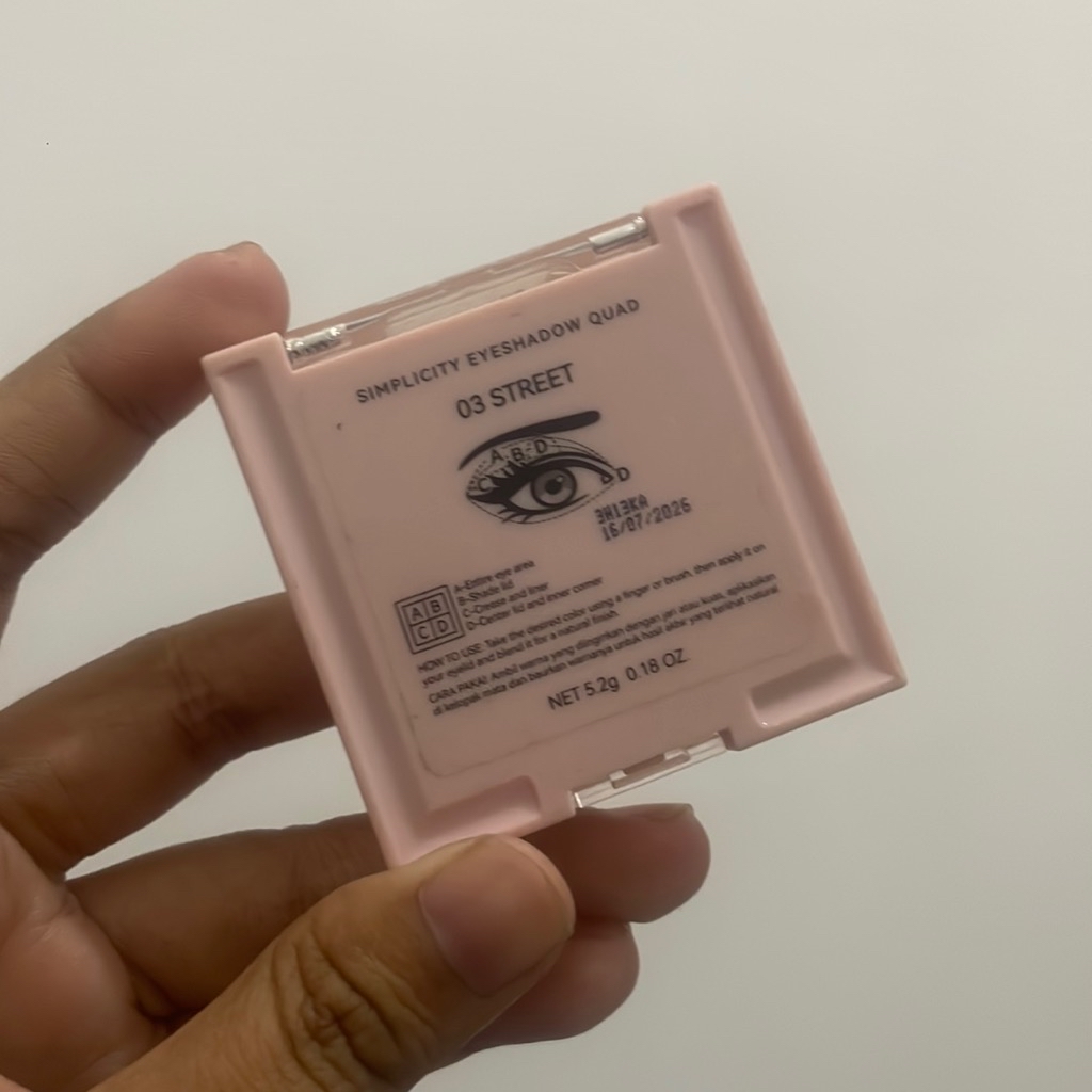 Simplicity Eyeshadow Quad - Street imgfdn-2bcc8b10-3f4b-4cdd-b63c-a26aa8d3ca5f