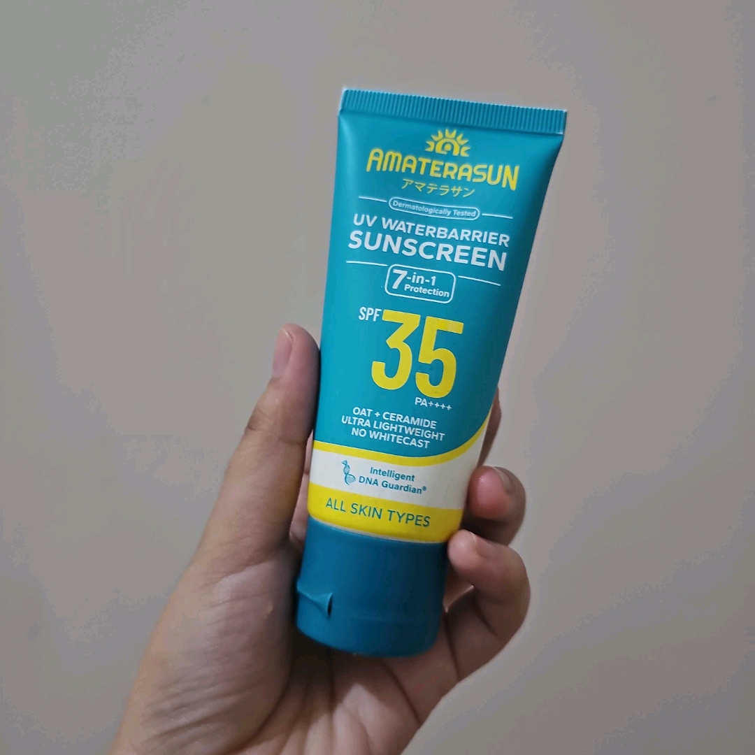 UV WaterBarrier Sunscreen SPF 35 PA++++ imgfdn-b5af5fb9-bc3d-487f-88ab-39e09b61c258