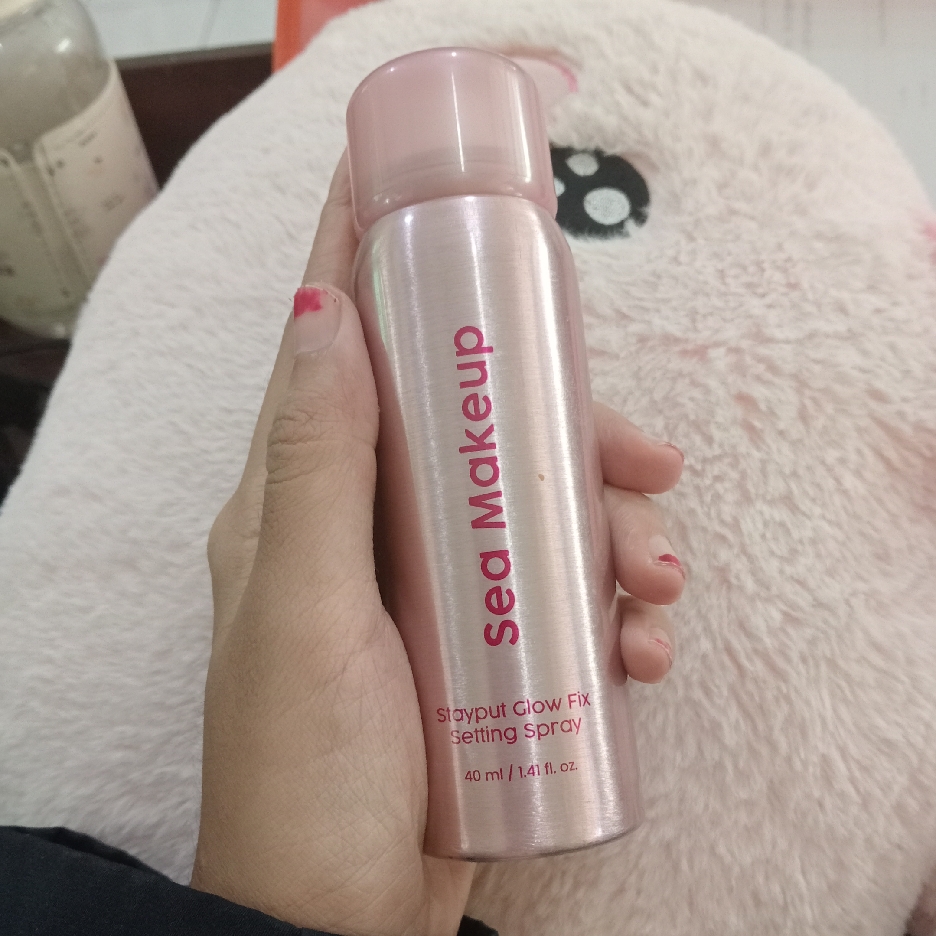 Stayput Glow Fix Setting Spray imgfdn-7068cf54-7283-4a8e-b8b5-bd3c81a17703