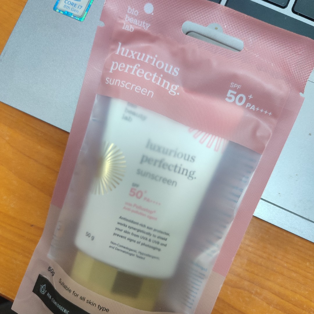 Luxurious Perfecting Sunscreen imgfdn-bde1789f-a400-46b3-8635-05e320e12565