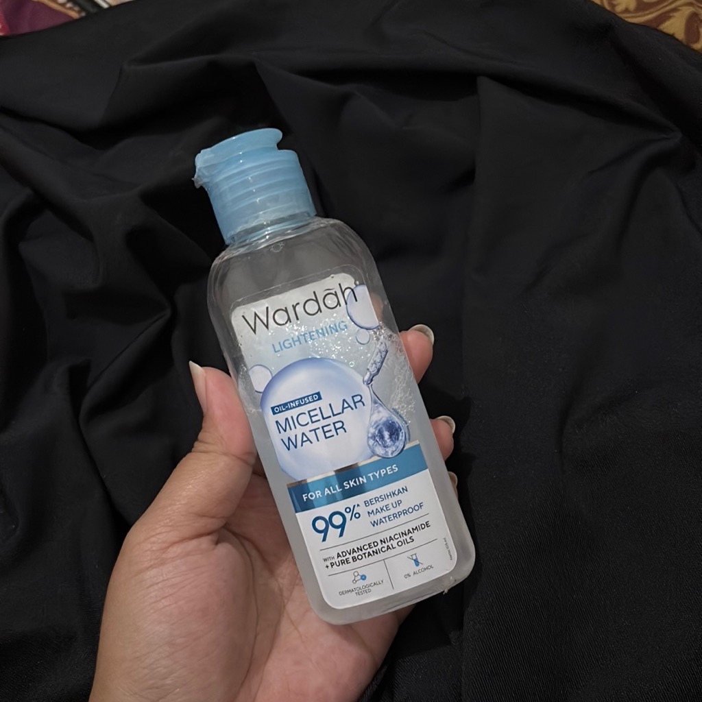 Lightening Oil-Infused Micellar Water imgfdn-7e4f1142-065b-4db3-ba0c-45484ad986c3