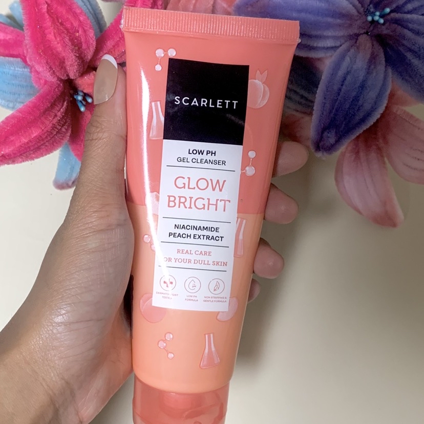 Low pH Glow Bright Gel Cleanser imgfdn-14dd0b7c-4f5d-4a29-8157-db7f95e1ca3b