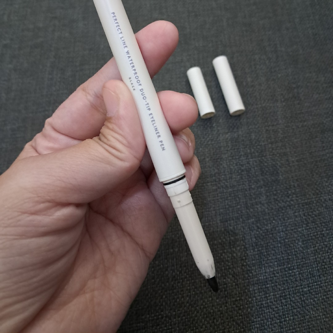 Perfect Line Waterproof Duo-Tip Eyeliner Pen - Black imgfdn-fab3219e-e00b-4599-a566-86bf733f0a73