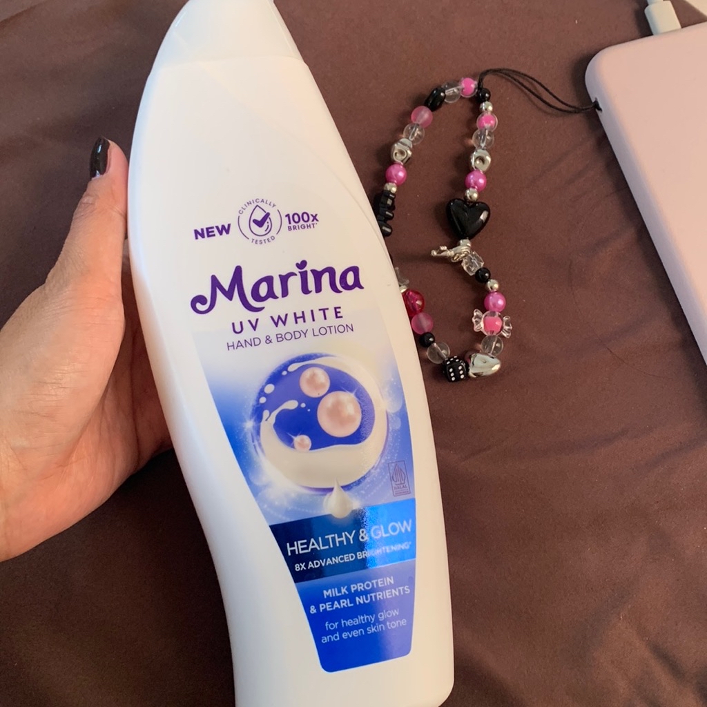 UV White Healthy & Glow Lotion imgfdn-4e3081bc-2f14-473b-a7bb-a6ea2e6301ba