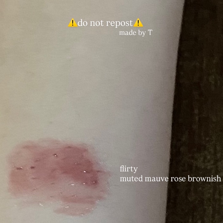 Ceraplump Tinted Lip Balm SPF25 PA++++ Batman Edition - Flirty imgfdn-1d4133c3-70b0-4e46-8602-e08640bec52d