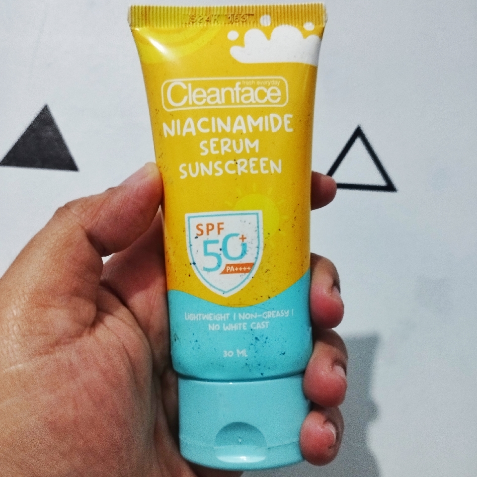 Glow Sunscreen SPF 50 PA ++++ imgfdn-37b8493e-d19d-4b82-b830-e2fbea91ec5b