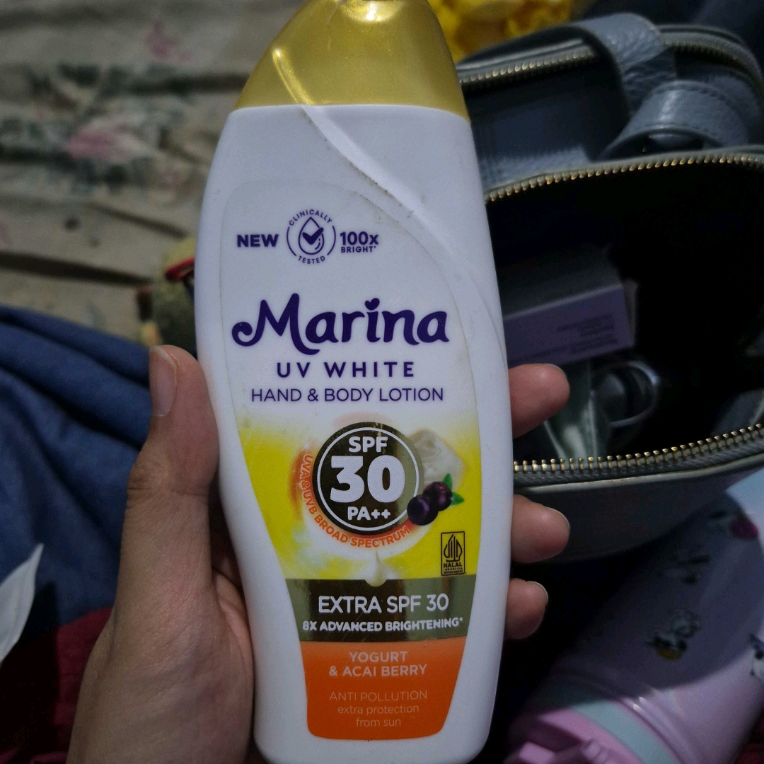 UV White Extra SPF 30 Lotion imgfdn-4e05fc85-32e8-4a69-8aed-288966b3a078