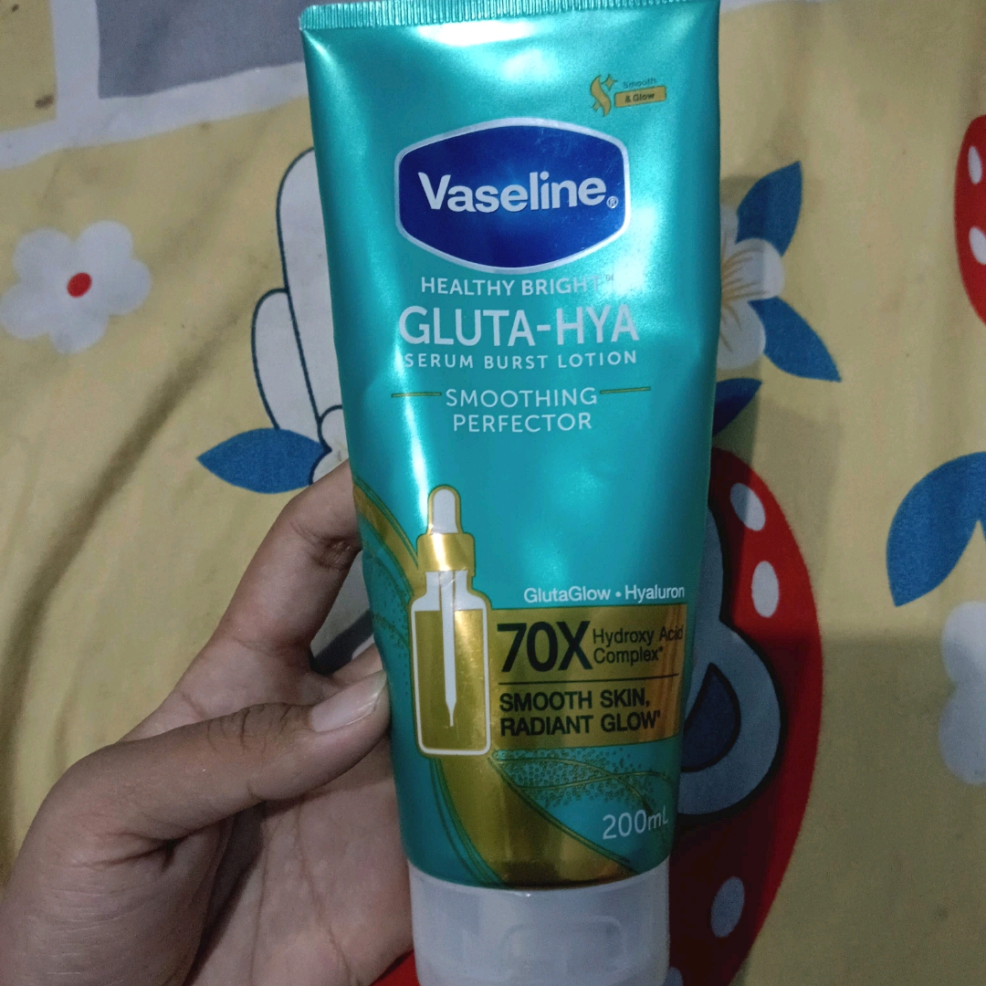 Healthy Bright Gluta-Hya Serum Burst Lotion - Smoothing Perfector imgfdn-c664e8ab-9d93-4ed2-a393-ba9f9a74b8dc