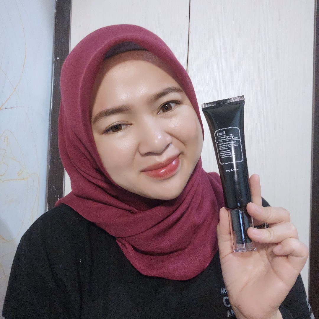Midnight Blue Clearing Water Cream imgfdn-d9c345ce-b1d5-4906-9ca9-60ebbdaa1101
