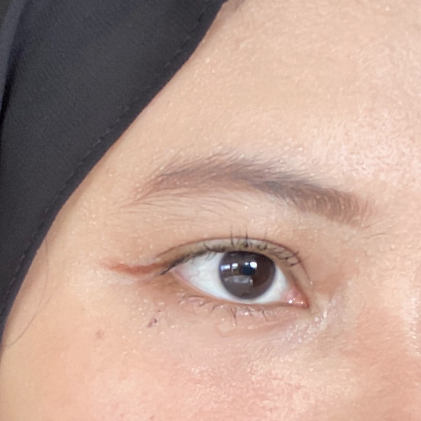 Natural Look Eyebrow Matic - Medium Brown imgfdn-bb417f59-c4fc-4983-9ac5-d7339a731bee